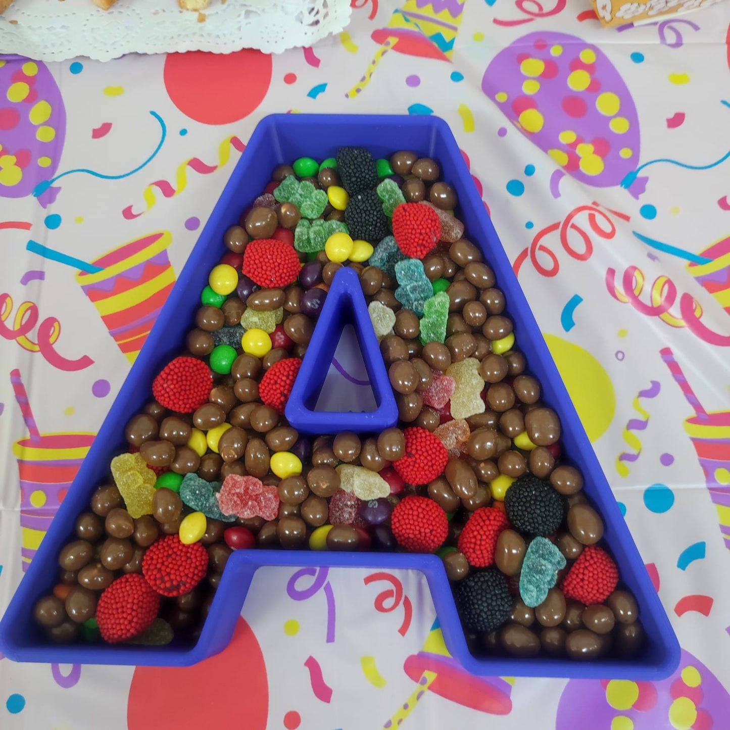 Iniciales Huecas para servir gominolas en celebraciones